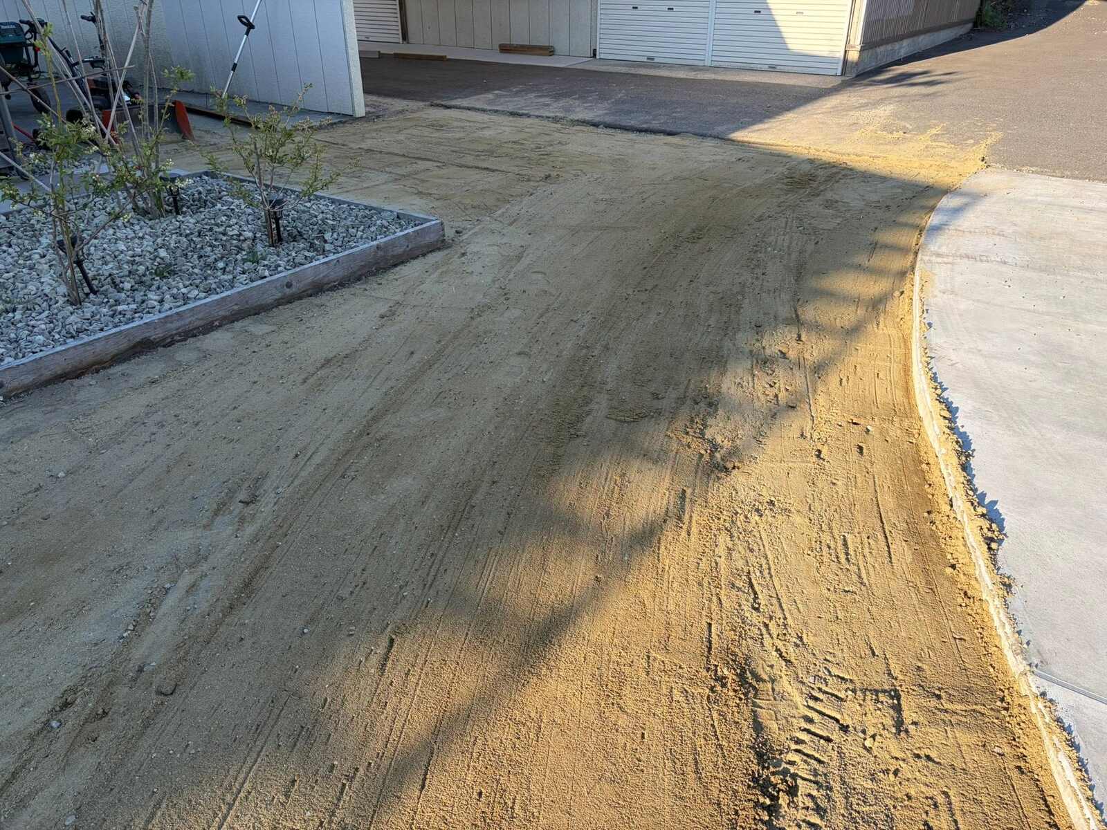 芝生の下地づくり