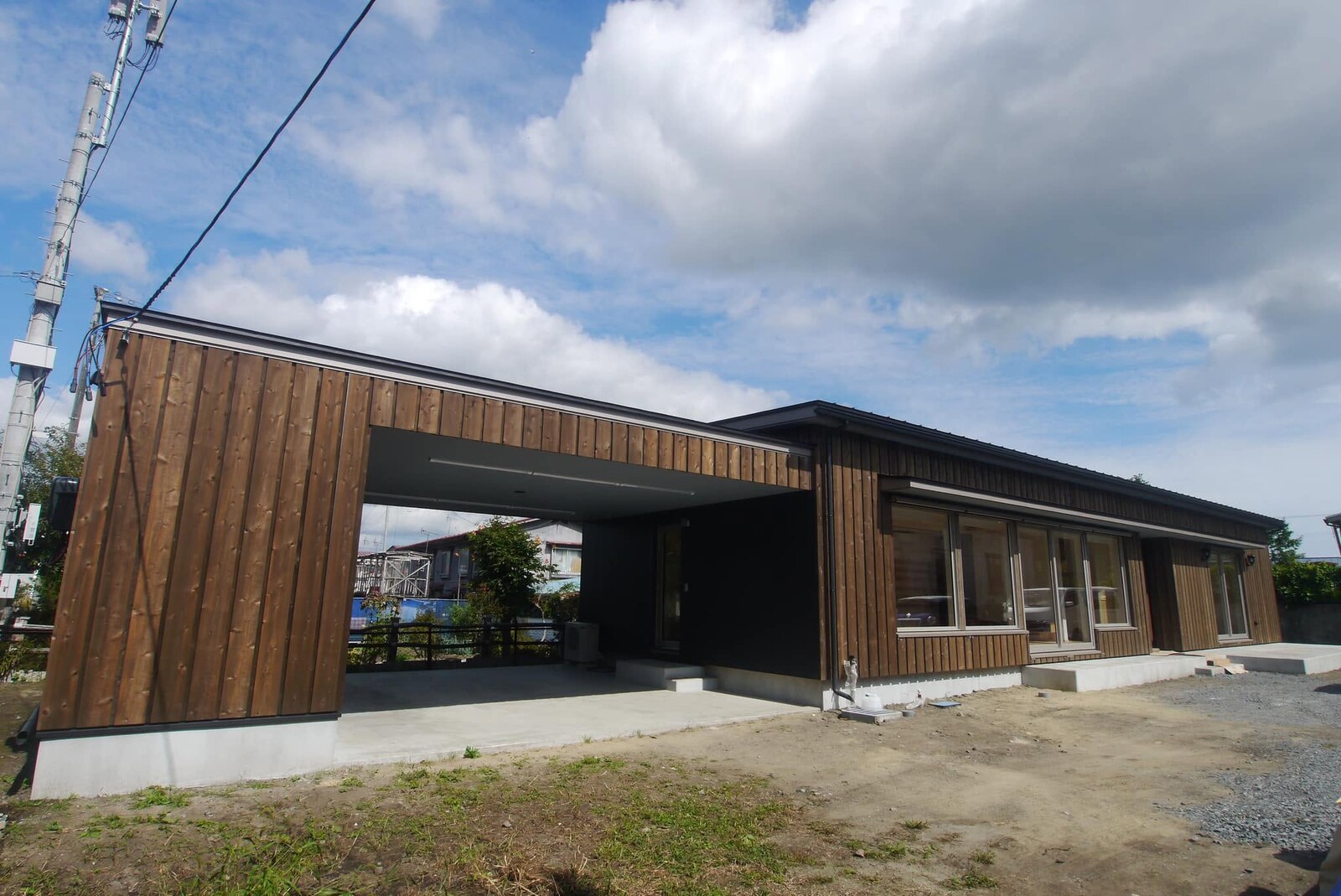 久慈市の細長い平屋の家