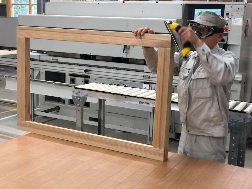 木製窓の枠
