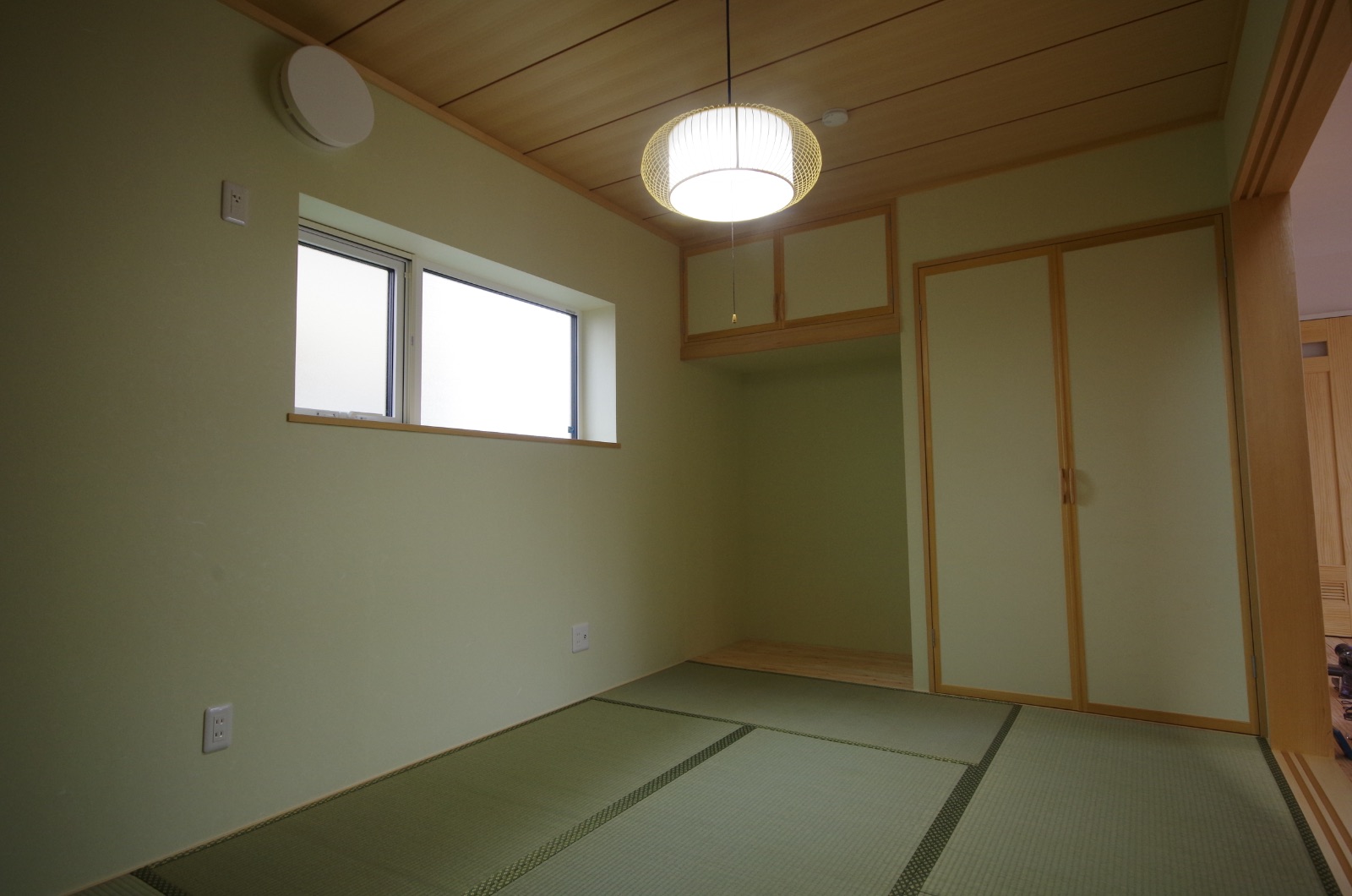 和室 ─ 若草色の聚楽壁